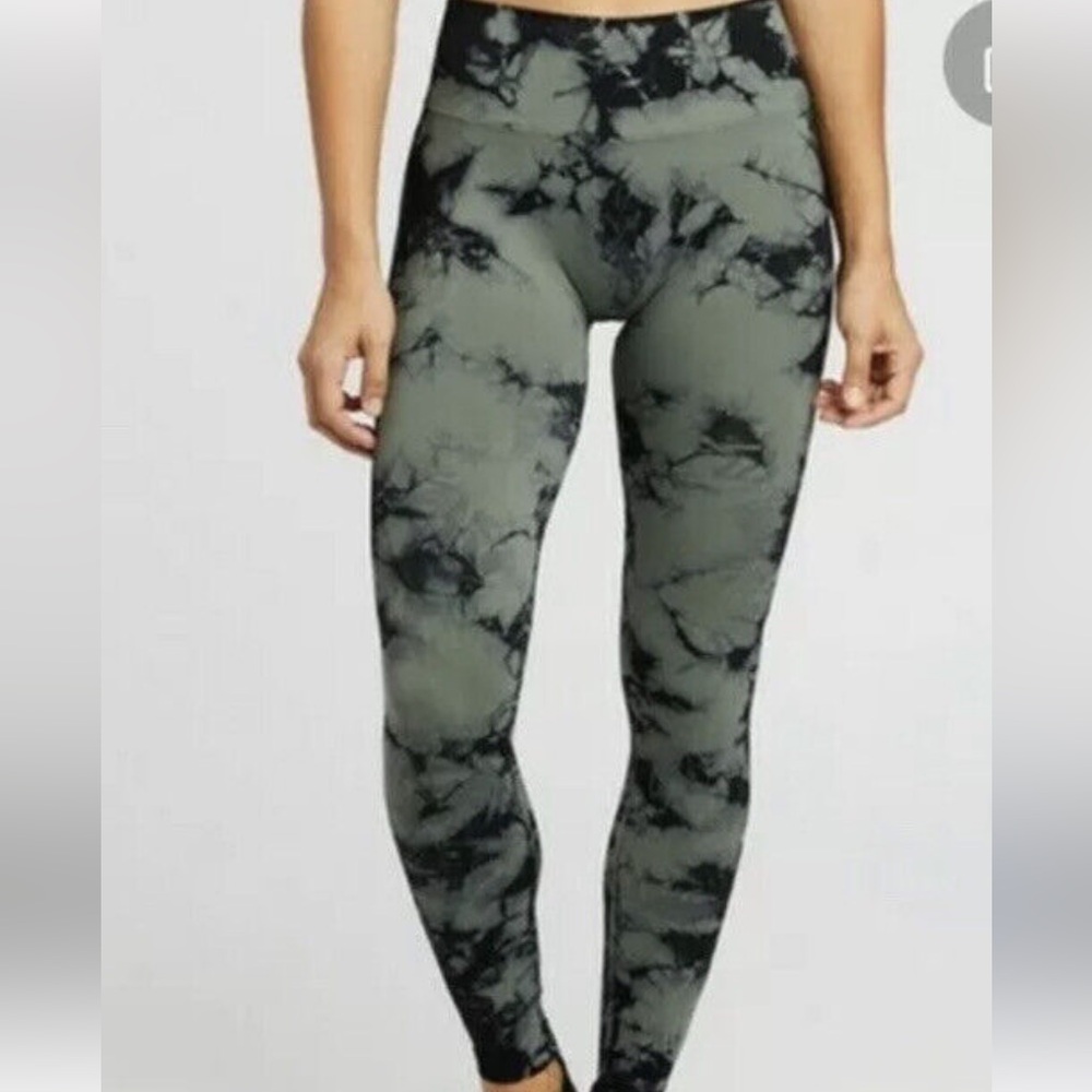 SoulCycle by Nux olive green black tie dye leggings Sz S EUC
